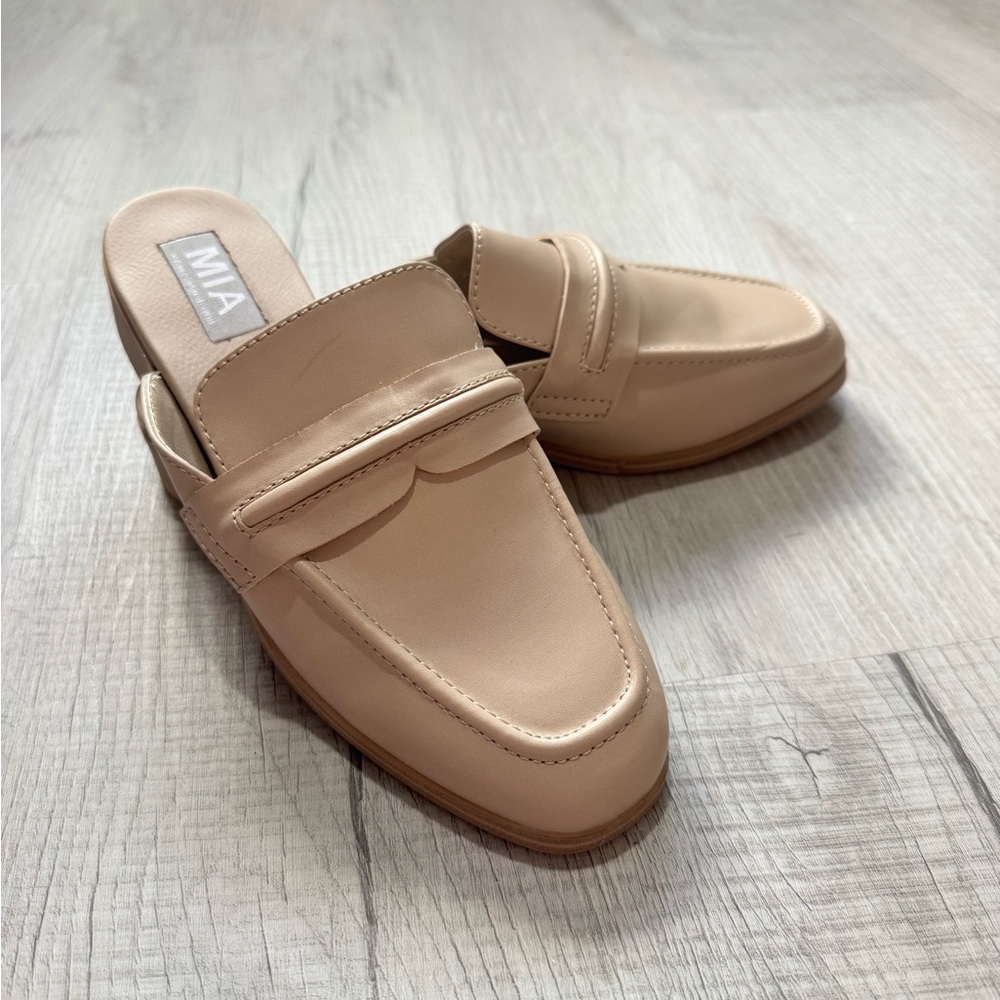 MIA Women's Beige Loafers